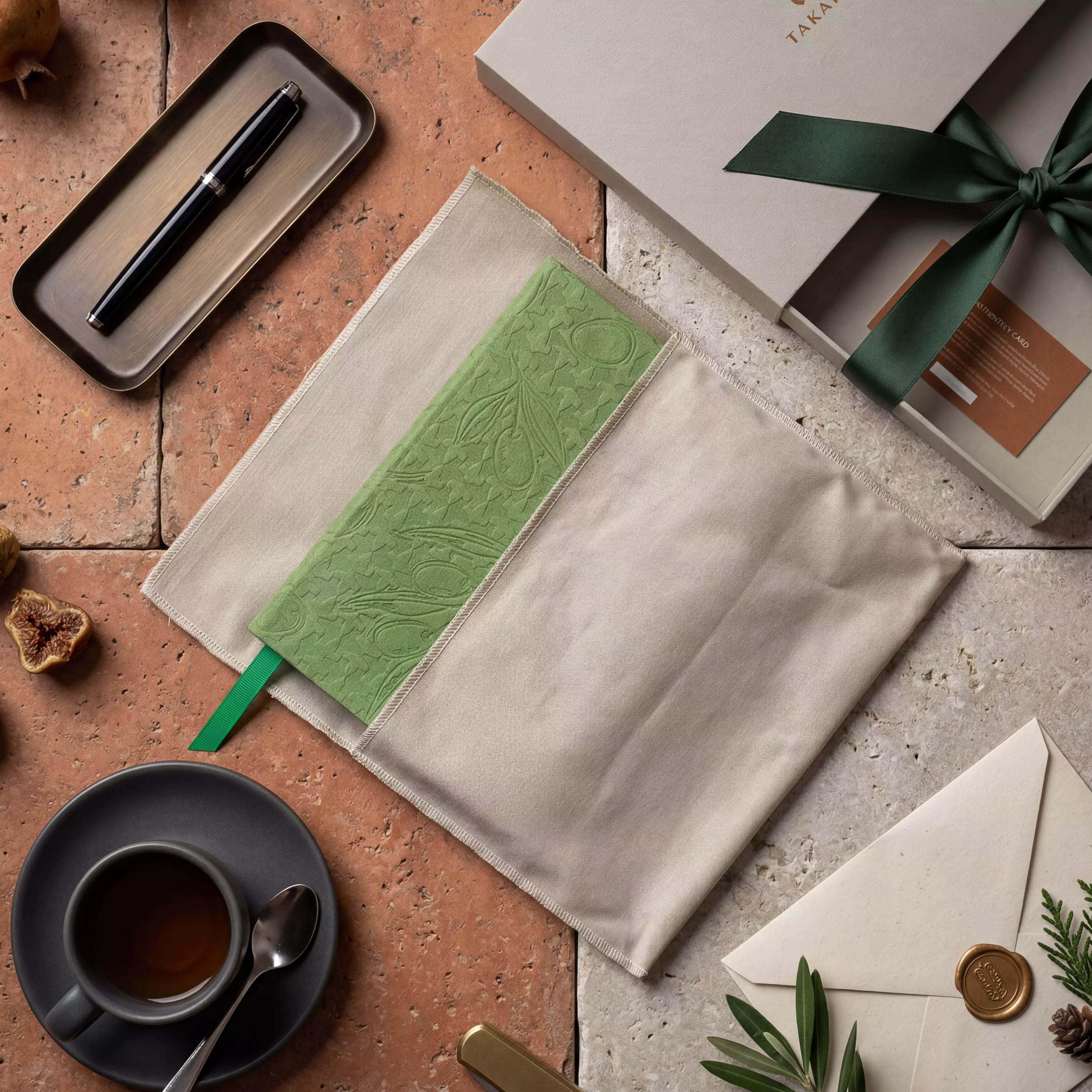 Why Gift a Takafa in Its Drawer Box? Italian Presentation That Honors the Recipient